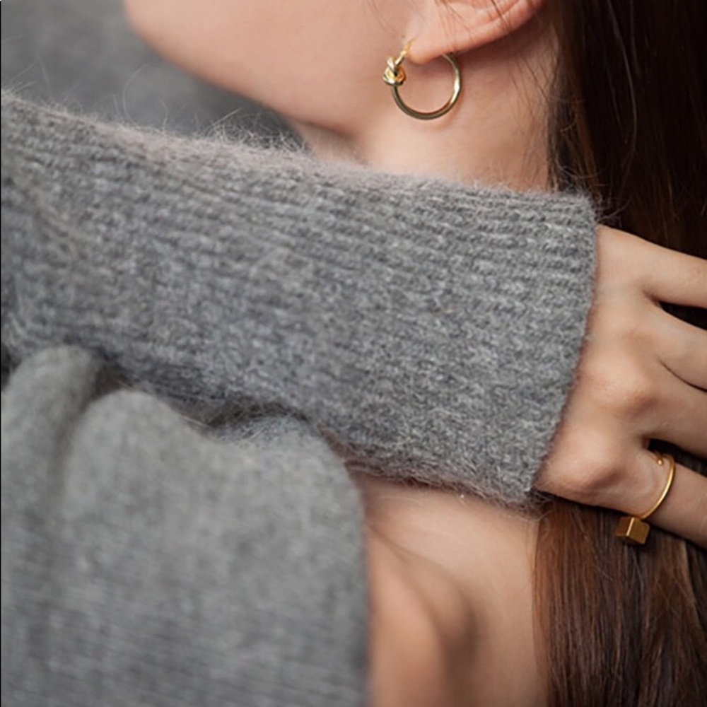 Chic Gold Knot Hoop Earrings - Picture 3 of 7